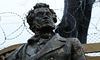 Дерусифікація: у Чернівцях демонтували пам’ятник Пушкіну