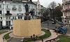 Пам’ятник Катерини II закрили дерев’яною огорожею