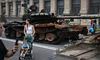 Спалені танки, бронемашини, вантажівки: у Києві «парад» знищеної російської техніки