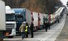 Польські страйкарі дедалі жорсткіше обмежують рух на кордоні з Україною, — ДПСУ