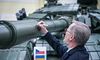 Чехія передасть танки Т-72 для ЗСУ. Один із них підписав прем'єр Фіала