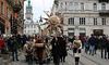 У Львові у переддень Різдва встановили чотирьохметрового дідуха