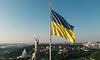 Буревій у Києві пошкодив найбільший прапор України