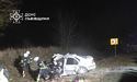 Вночі на Золочівщині рятувальники з автівки деблокували загиблого водія