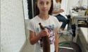 Школярка продала свої коси, щоб допомогти українським військовим