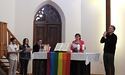 У Польщі священники благословили перші 10 одностатевих пар