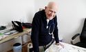 101-річний лікар досі приймає пацієнтів