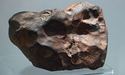 Знайдений метеорит виявився каменем, який повернувся на Землю після тривалої подорожі