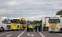 Польські протестувальники пропускають вантажівки через «Шегині», — речник
