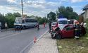 На Львівщині зіткнулись рейсовий автобус і автівка: відомо про 2 травмованих