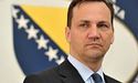 У Польщі через скандал йдуть у відставку три міністри і Сікорський