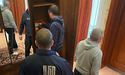 Суд арештував рахунки, які належать родичам Віктора Медведчука та Тараса Козака