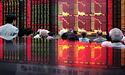 Обвал на фондових біржах Китаю: торги зупинили після падіння індексу на 7%