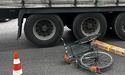 На Львівщині вантажівка збила 62-річного велосипедиста: його госпіталізували