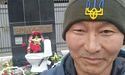 У Казахстані активіст приніс 9-го травня унітаз до пам’ятника Жукову