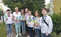 Школярі у Сколе продавали прапорці: гроші передали на антидронові рушниці для ЗСУ