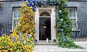 Резиденцію британського уряду прикрасили до Дня Незалежності України (ФОТО)