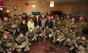 Порошенко на передовій привітав українських воїнів з Новим роком і Різдвом Христовим