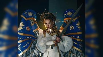 Вікторія Апанасенко у костюмі "Воїн світла". Фото Національного комітету "Міс Україна Всесвіт"