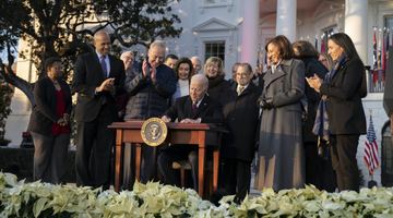 Президент Сполучених Штатів Джо Байден підписав "Акт про повагу шлюбу". Фото із соцмереж
