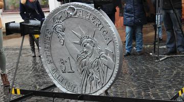 В Чернівцях з'явився пам'ятник невідомому корупціонеру