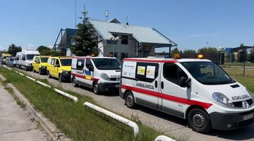 Іспанія передала Україні 15 медичних автомобілів. Десять із них – прикордонникам