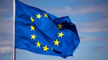 Єврокомісія рекомендуватиме надати Україні статус кандидата в ЄС, - ЗМІ