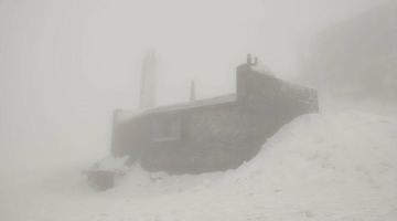 Сніг в Карпатах. Фото: Чорногірський гірський пошуково-рятувальний пост