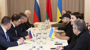 Перші переговори між Україною та рф. Фото: Associated Press