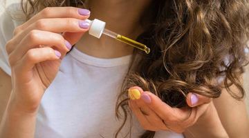 Перукарі відкрили секрети використання олії для волосся