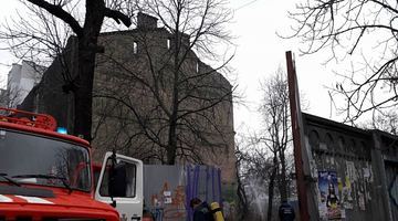 У Києві горить будинок-історична пам'ятка