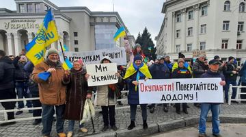 Лише 10% українців вважають, що для досягнення миру можна відмовитися від деяких територій