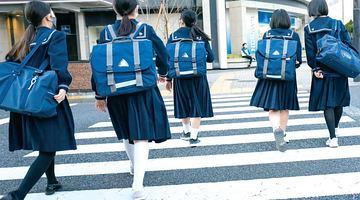 Суворі правила, що існують у японських школах, багатьом учням не до вподоби. Фото AFP