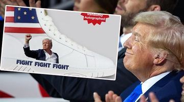 Після замаху на своє життя Трамп не розгубився: продає кросівки, які нагадують виборцям про стрілянину на мітингу в Пенсильванії... Фото EPA.