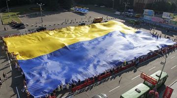 У Дніпрі розгорнули найбільший прапор України