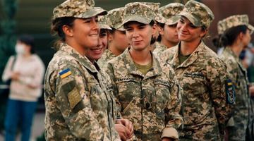 Депутати запропонували зробити добровільним військовий облік для жінок