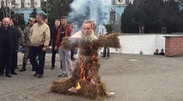 У Сімферополі спалили солом'яне опудало президента Туреччини