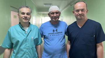 У Львові лікарі видалили величезну пухлину чоловіку, який збирався на фронт