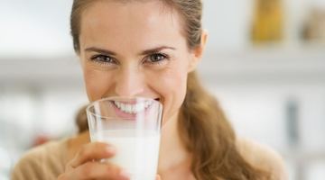У склянці молока міститься третина добової потреби у кальції для дорослої людини, і чверть — для дитини. Фото Glacial Ridge Health System