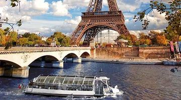 Річкових прогулянок на Сені під час паризької Олімпіади не скасують. А от зі змаганнями ситуація складніша... Фото parispass.com
