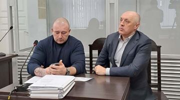 Адвокат В’ячеслав Делія зі своїм підзахисним, міським головою Полтави Олександром Мамаєм