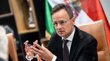 Угорщина не підтримує повне ембарго на російську нафту