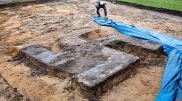 У Гамбурзі відкопали велетенську свастику