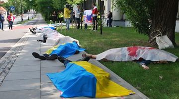 У Варшаві провели флешмоб "Росія - країна, яка вбиває"