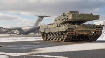Перший танк Leopard 2 вирушив із Канади в Україну. Фото із соцмереж