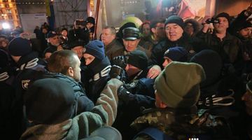 Між учасниками акції річниці Євромайдану та поліцією сталися сутички