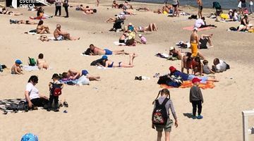 На пляжах Одеси побільшало відпочивальників. Фото: Суспільне