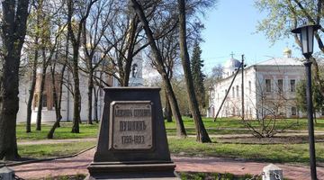 Дерусифікація: у Чернігові демонтували пам’ятник Пушкіну