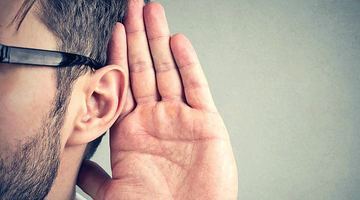 Якщо працюєте у шумному середовищі, регулярно перевіряйте свій слух. Вчасно виявивши проблему, можна запобігти глухоті. Фото Pinterest