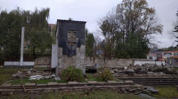 "Залишки" меморіального комплексу в Трускавці.